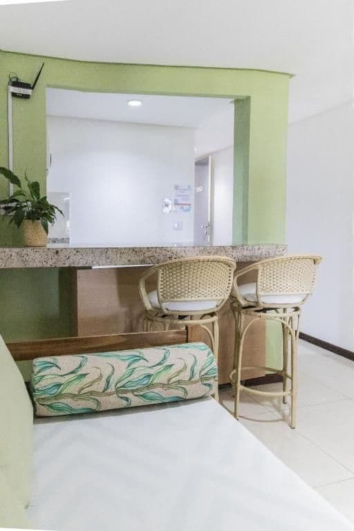 Apartamento com Vista Parcial Mar e Varanda