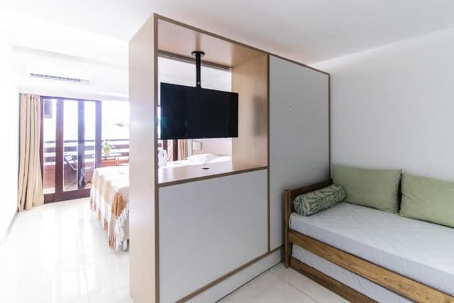 Apartamento com Vista Parcial Mar e Varanda