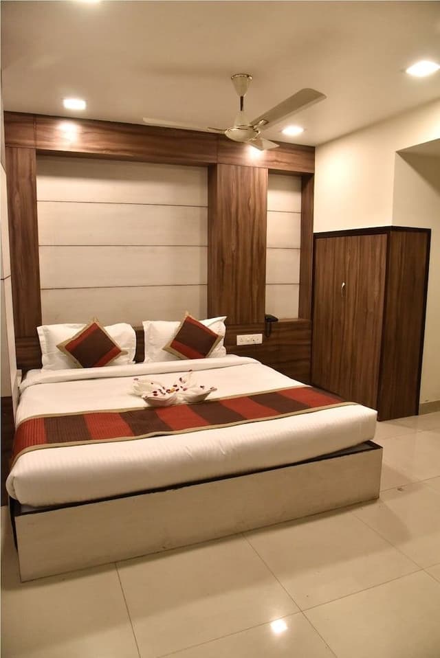 Deluxe Double Room, City View