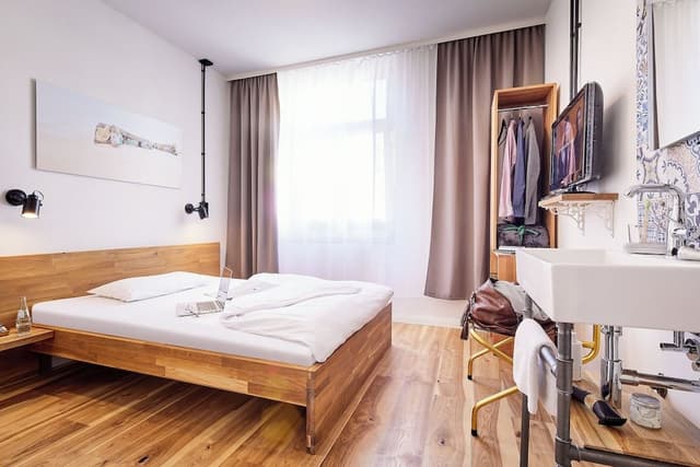 Single Room, 1 Queen Bed