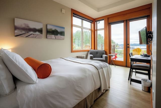 Family Suite, 2 Queen Beds, Lake View, No Pets