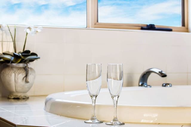 Premium King Spa Suite