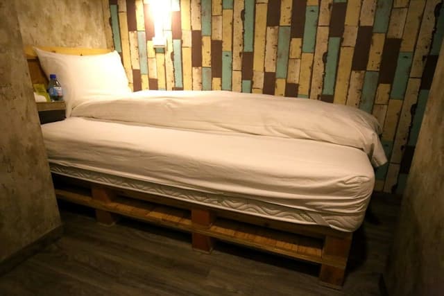 Single Room, No Windows