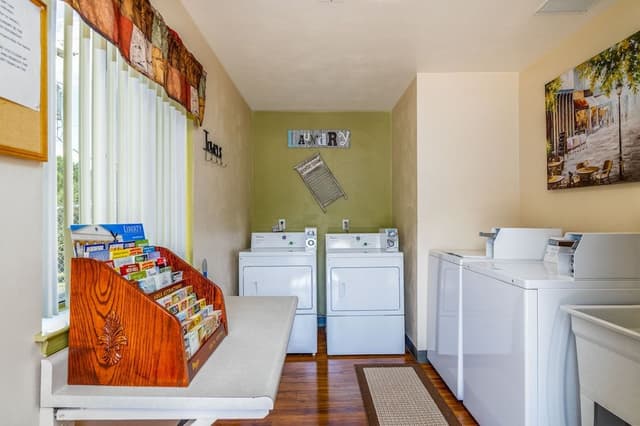 Standard Suite, 1 Queen Bed