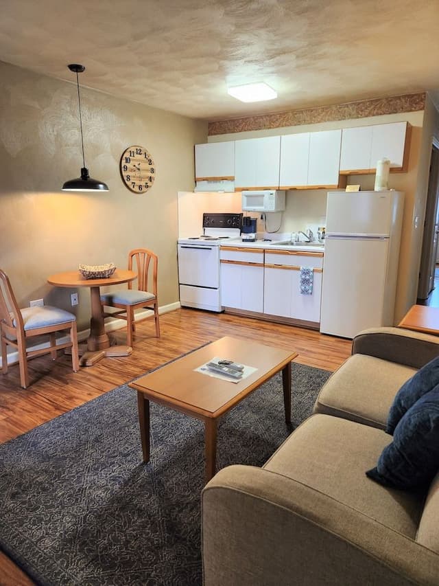 Standard Suite, 1 Queen Bed