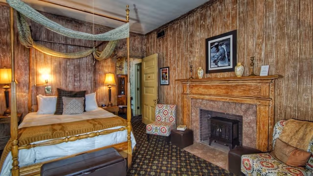 Premium Quadruple Room, 2 Bedrooms, Ensuite (Clark Gable Suite)