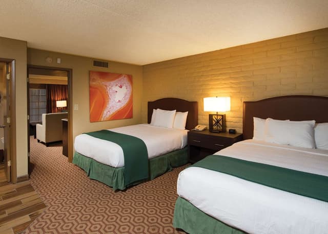 2 QUEEN BEDS 2 ROOM SUITE - NON-SMOK