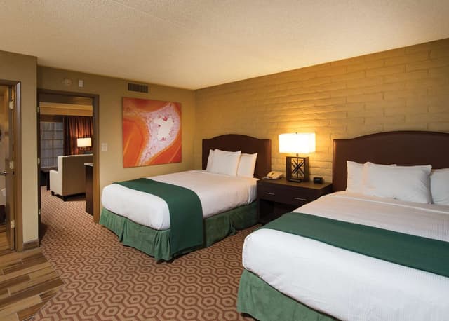 2 QUEEN BEDS 2 ROOM SUITE - NON-SMOK