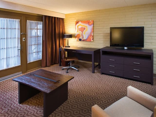 2 QUEEN BEDS 2 ROOM SUITE POOL VIEW