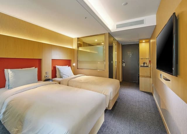 Corner Twin Room