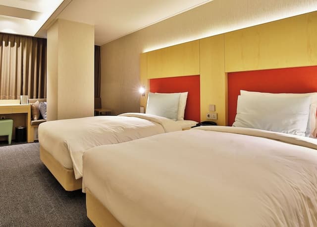 Corner Twin Room