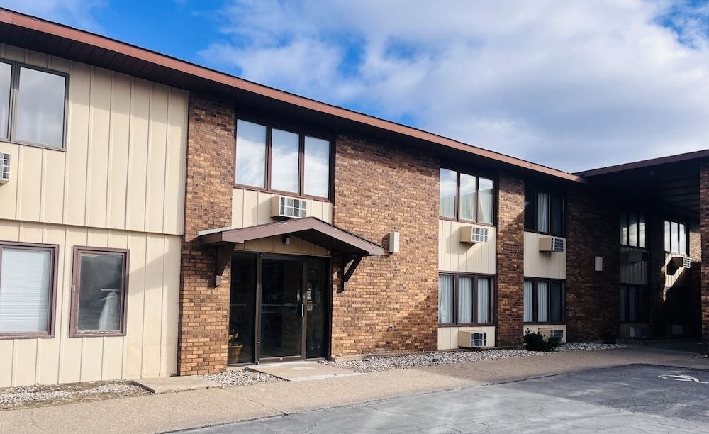 Country Hearth Inn Iron Mountain0