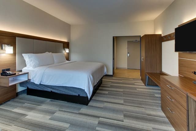 Standard Room, 1 King Bed, Accessible (Communication Accessible)
