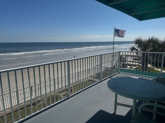 Deluxe Condo, Beach View