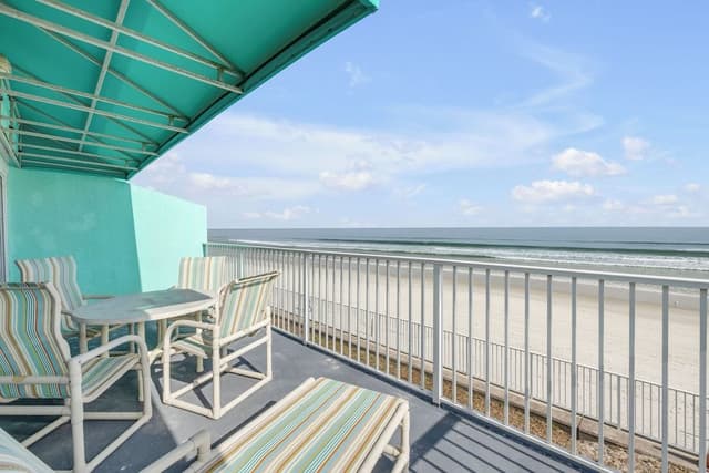 Deluxe Condo, Beach View
