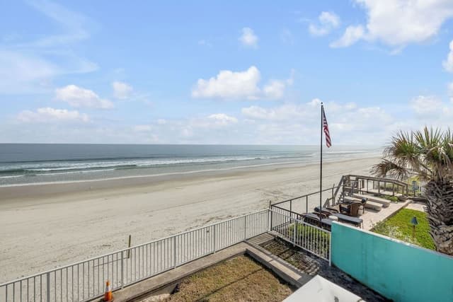 Deluxe Condo, Beach View