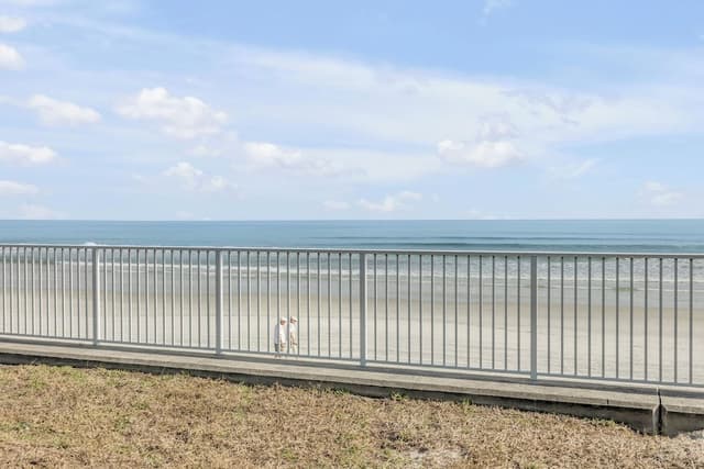 Comfort Condo, Beach View