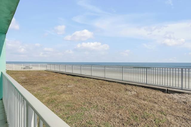 Comfort Condo, Beach View