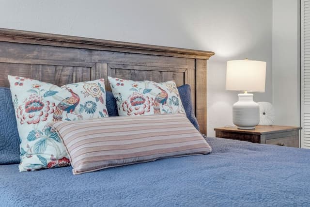 Comfort Condo, Beach View