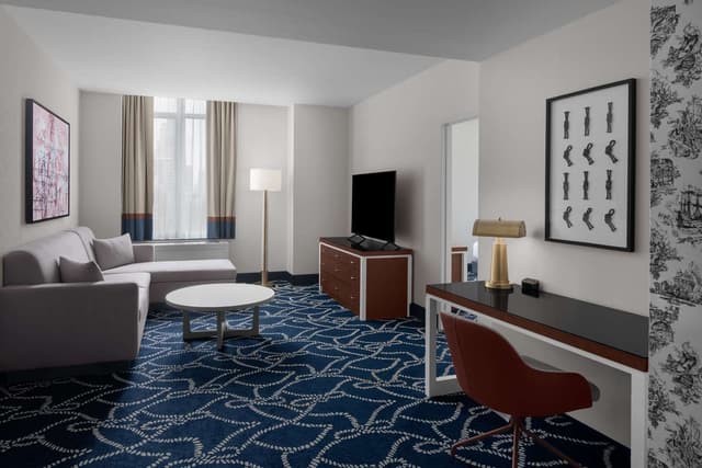 1 KING 2 ROOM SUITE MOB ACCESS-LOUNGE ACCESS