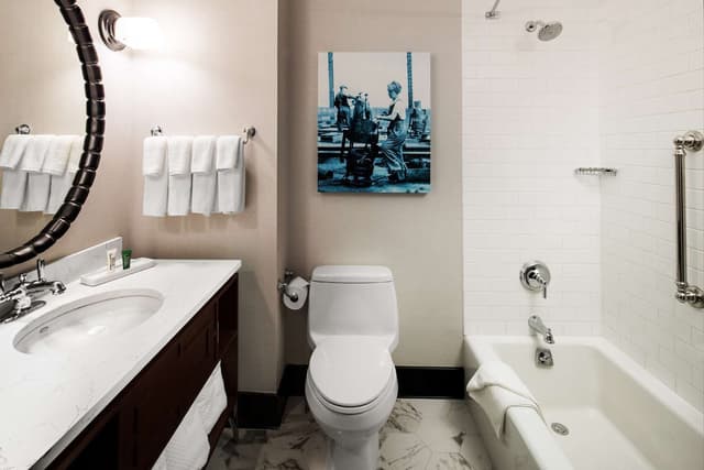 1 KING HEARING ACCESSIBLE
