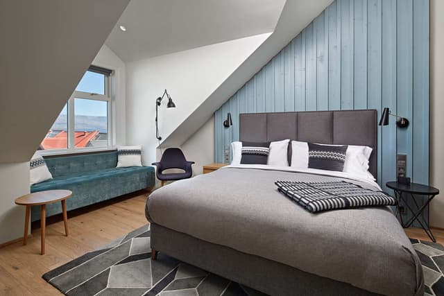 KING JUNIOR SUITE
