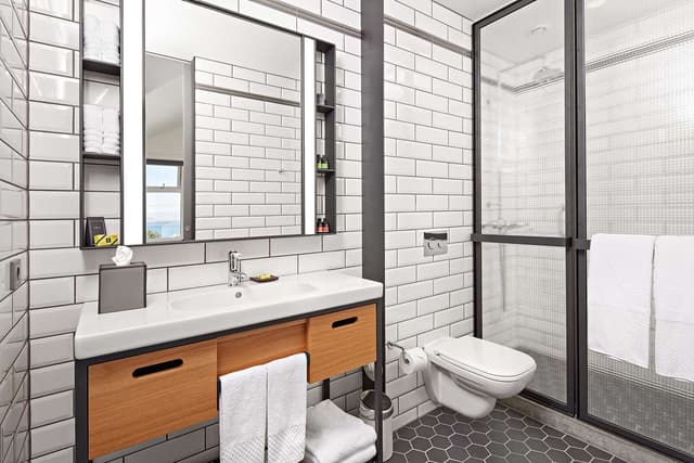 KING JUNIOR SUITE
