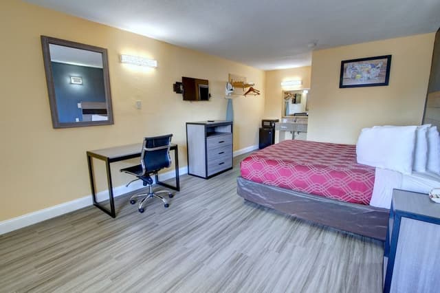 Standard Room, 1 King Bed, Non Smoking