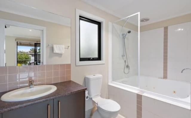 Deluxe Spa Cabin - Sleeps 2