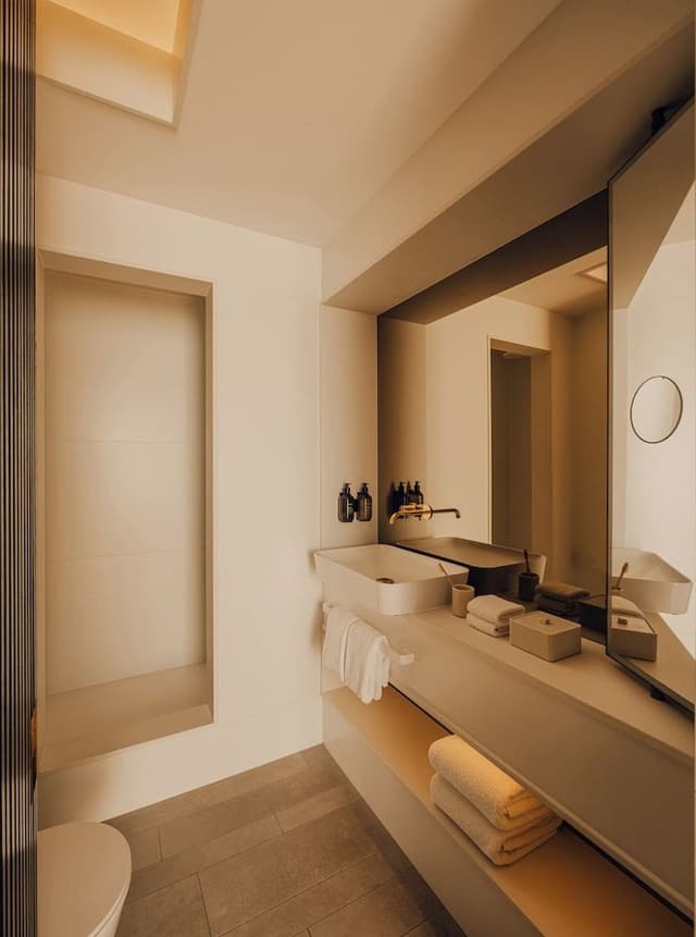 East End Balcony Suite