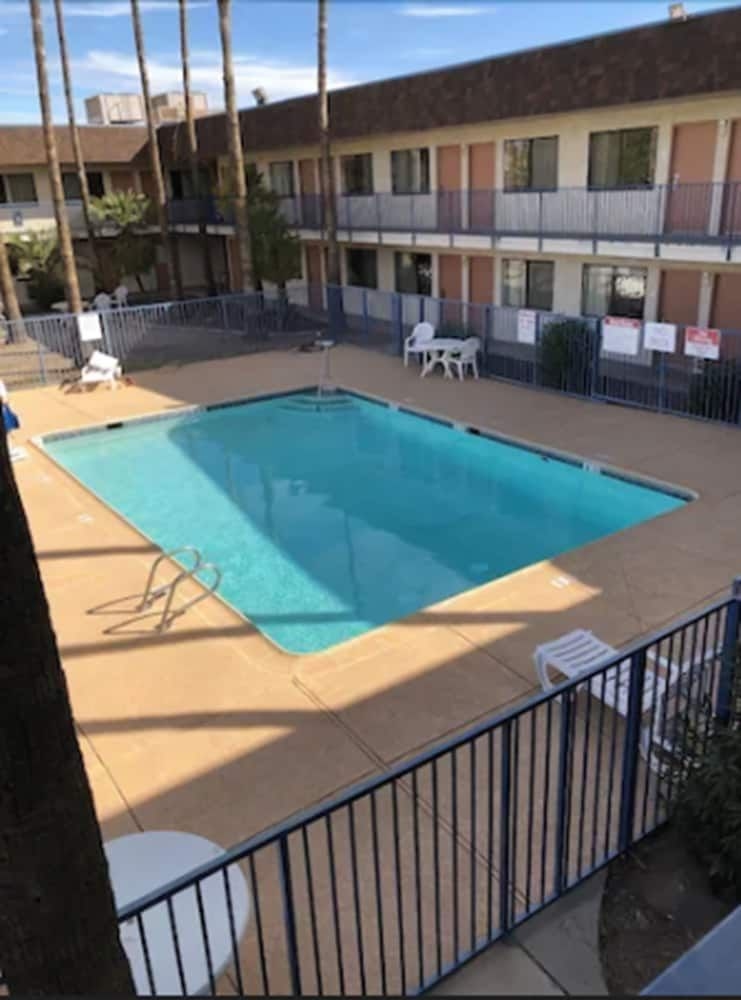Super Inn Tucson2