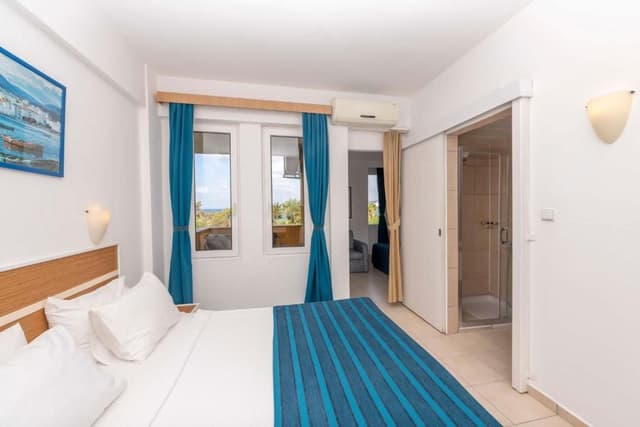 Standard Room (2 Adults + 2 Children)