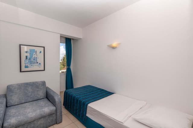 Standard Room (2 Adults + 2 Children)