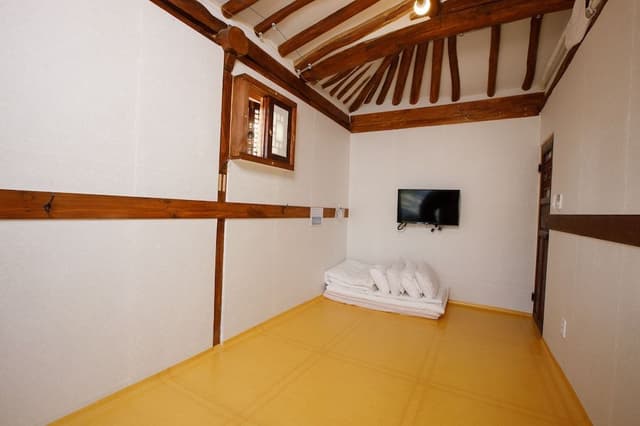 Deluxe Triple Room, Non Smoking, Private Bathroom