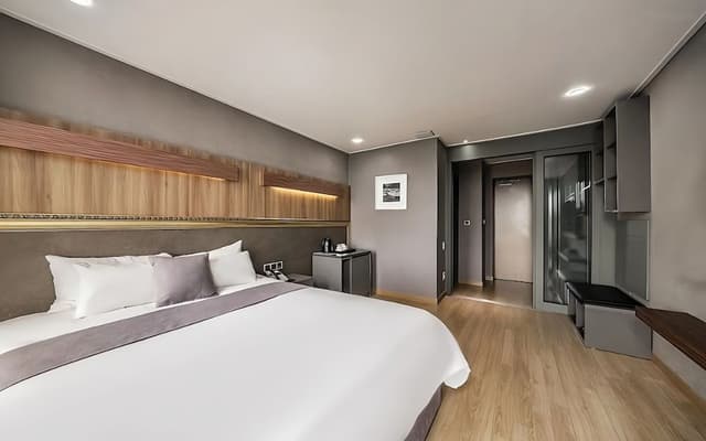 Deluxe King Room
