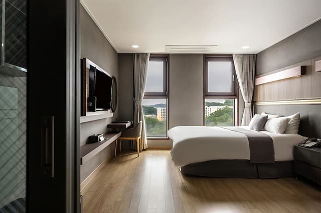 Deluxe King Room