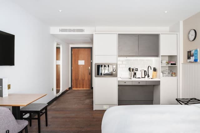 Studio Suite, 1 King Bed, Bathtub (Separate Bath and Shower)
