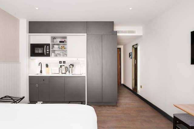 Studio Suite, 1 Queen Bed, Kitchen, Corner