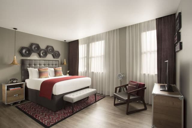 Standard Room, 1 Queen Bed