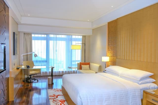 Executive Suite, 1 King Bed, Smoking
