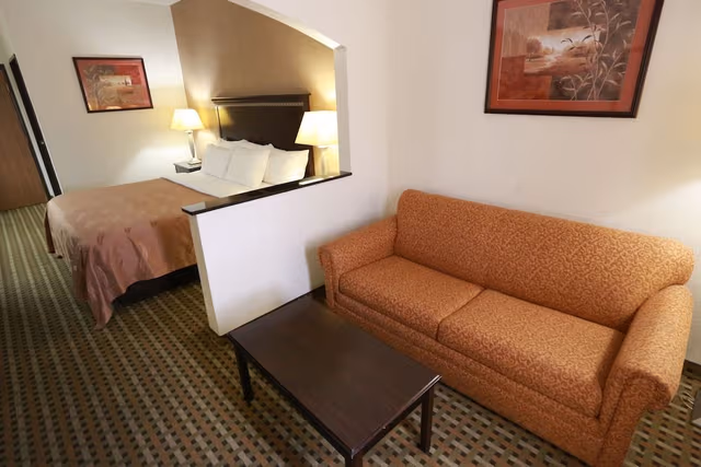 Suite, 1 Queen Bed with Sofa bed, Non Smoking