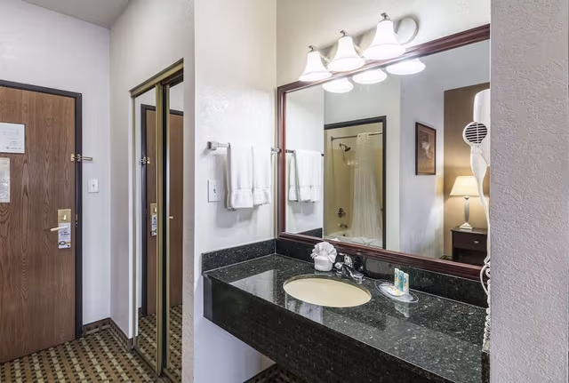 Standard Suite, 2 Queen Beds, Non Smoking