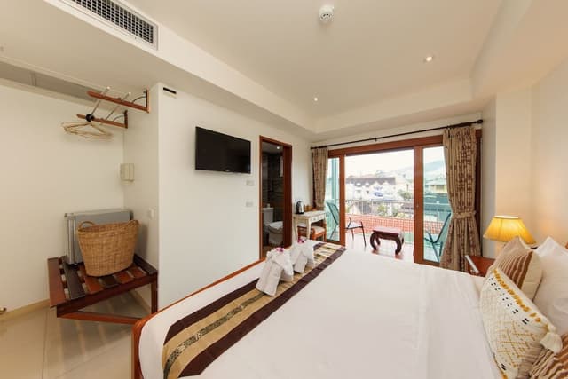 Signature Room, 1 King Bed, Balcony