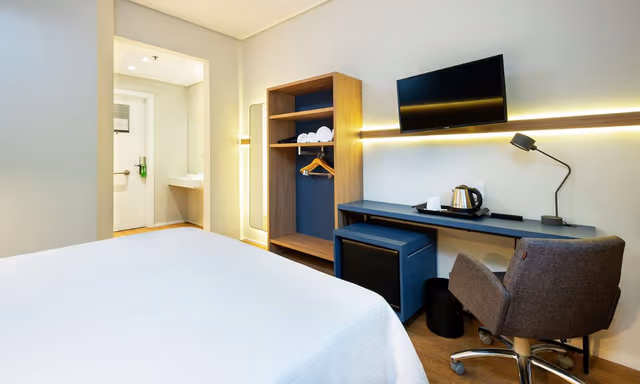 TWO TWIN BEDS ACCESSIBLE ROOM W/ROLL-IN SHOWE