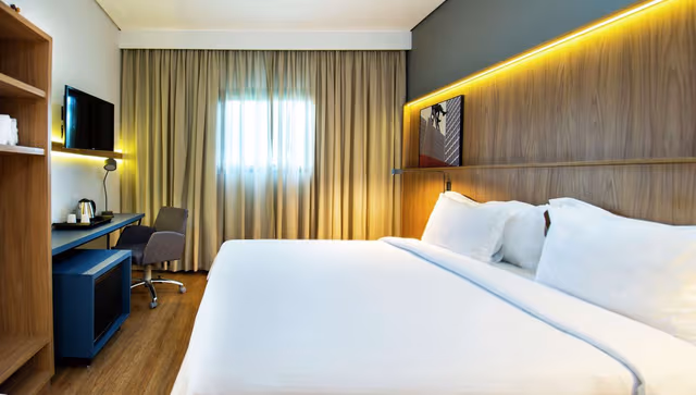 TWO TWIN BEDS ACCESSIBLE ROOM W/ROLL-IN SHOWE
