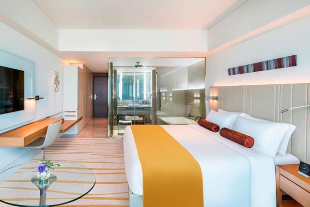 Club Deluxe King Room with Club Lounge Access