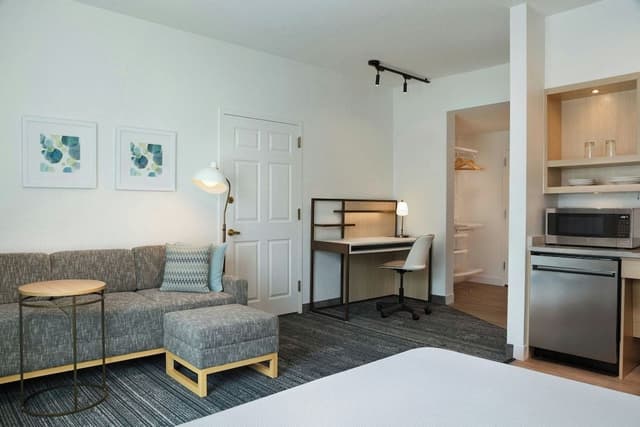 Studio, 1 Queen Bed with Sofa bed (Mobility Accessible, Tub)