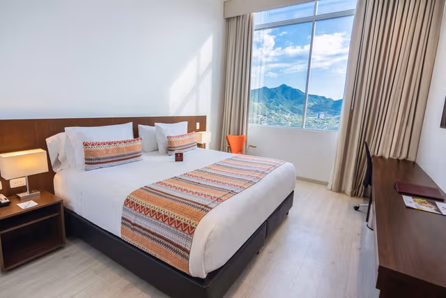 1 King Bed, Non-Smoking, Wi-Fi, Air-Conditioned, Safe, Coffee And Tea Maker, Mini Bar