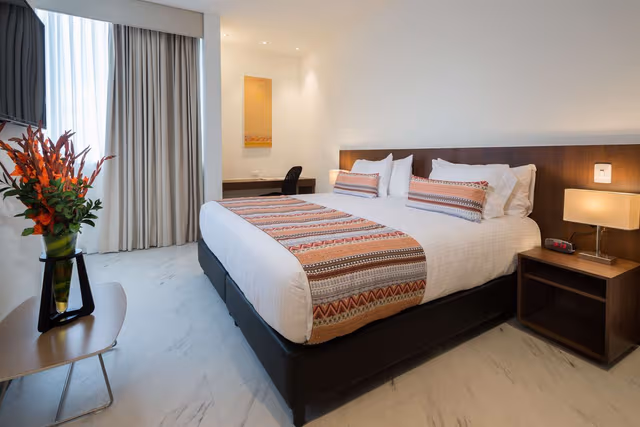 1 King Bed, Non-Smoking, Wi-Fi, Air-Conditioned, Safe, Coffee And Tea Maker, Mini Bar