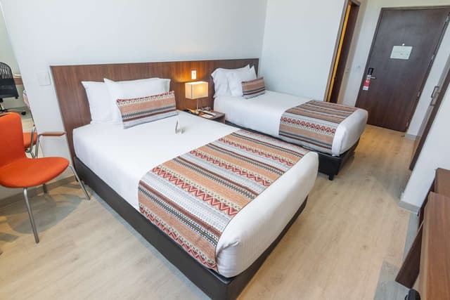 2 Single Beds, Non-Smoking, Wi-Fi, Air-Conditioned, Safe, Coffee And Tea Maker, Mini Bar, Full Breakfast